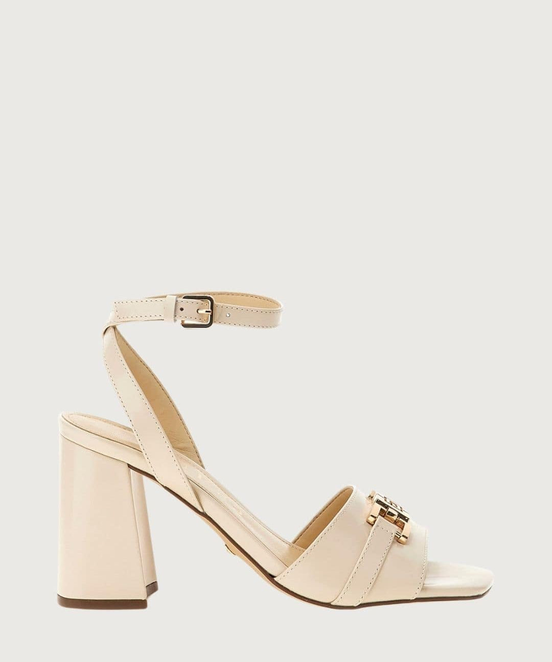 Sandalia Guess