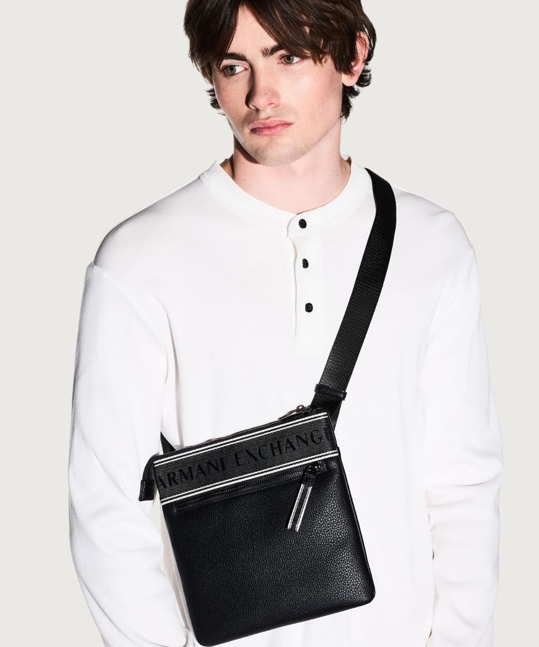 Bandolera_Armani_Exchange_44574_2.jpg