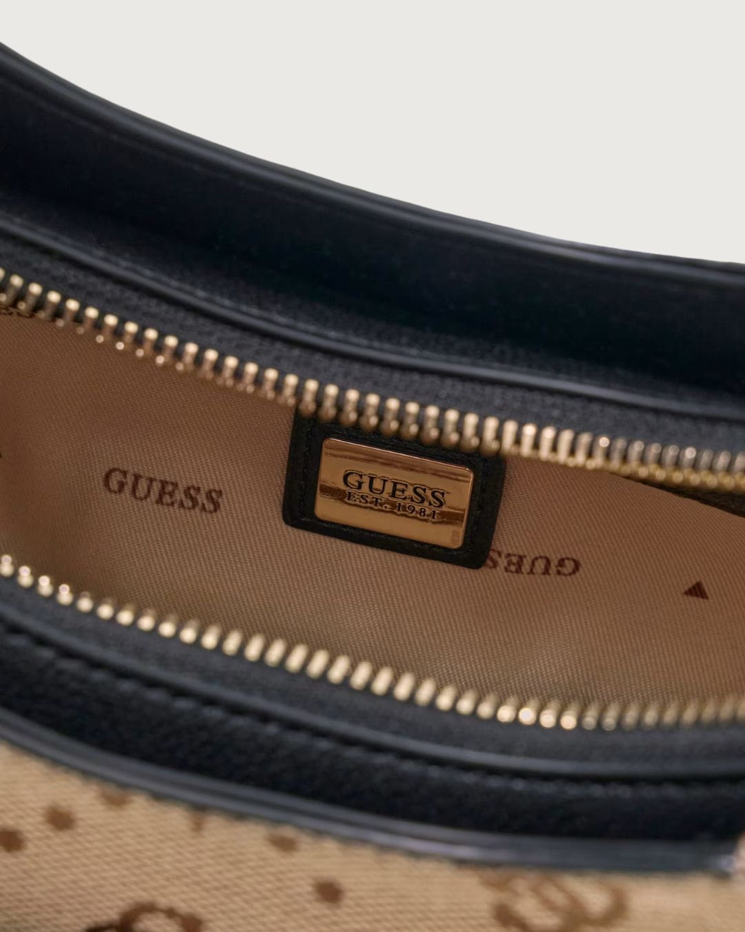 Bolso de hombro Dorothy Guess