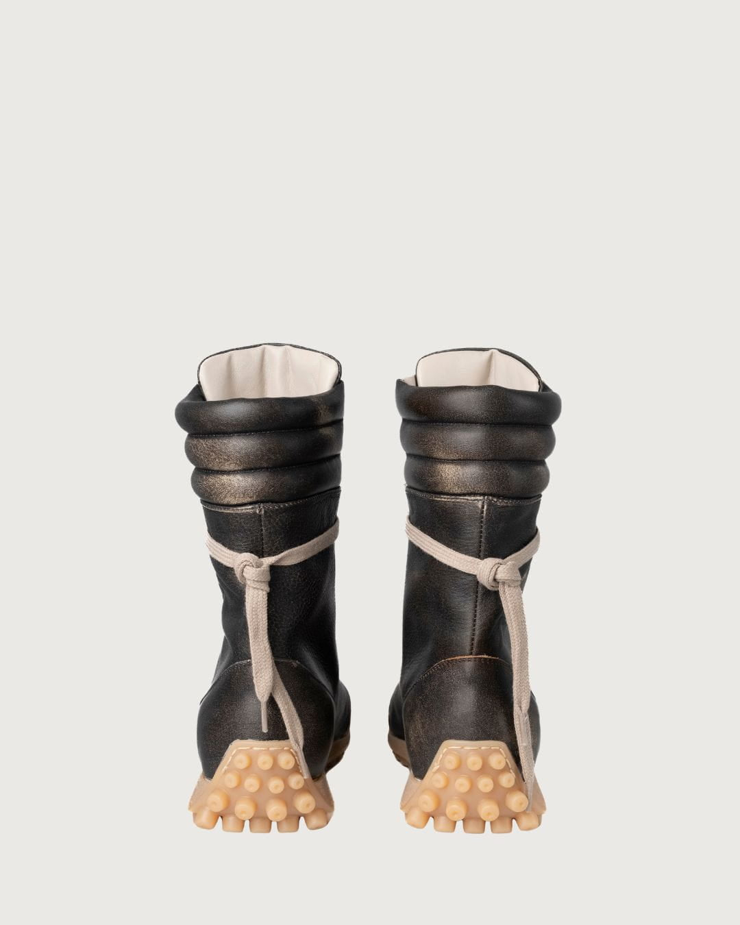 Bota deportiva Andia Fora