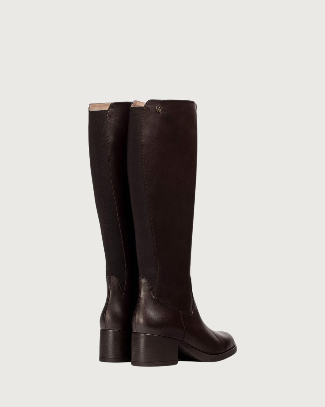 Bota Wonders marrón para mujer