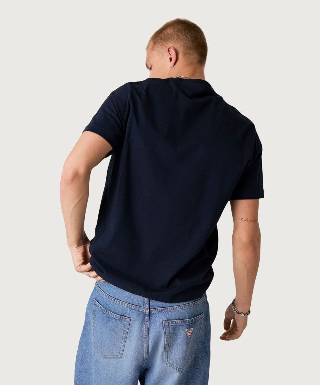 Camiseta_Guess_Jeans_43940_3.jpg