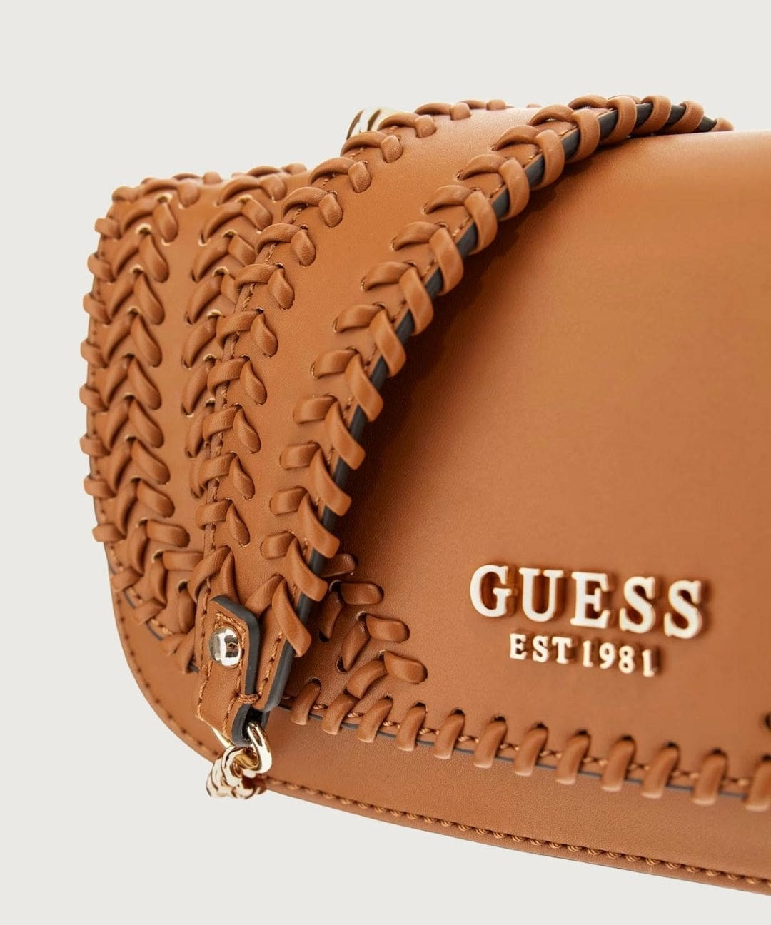 GUESS40500_3_-min.jpg