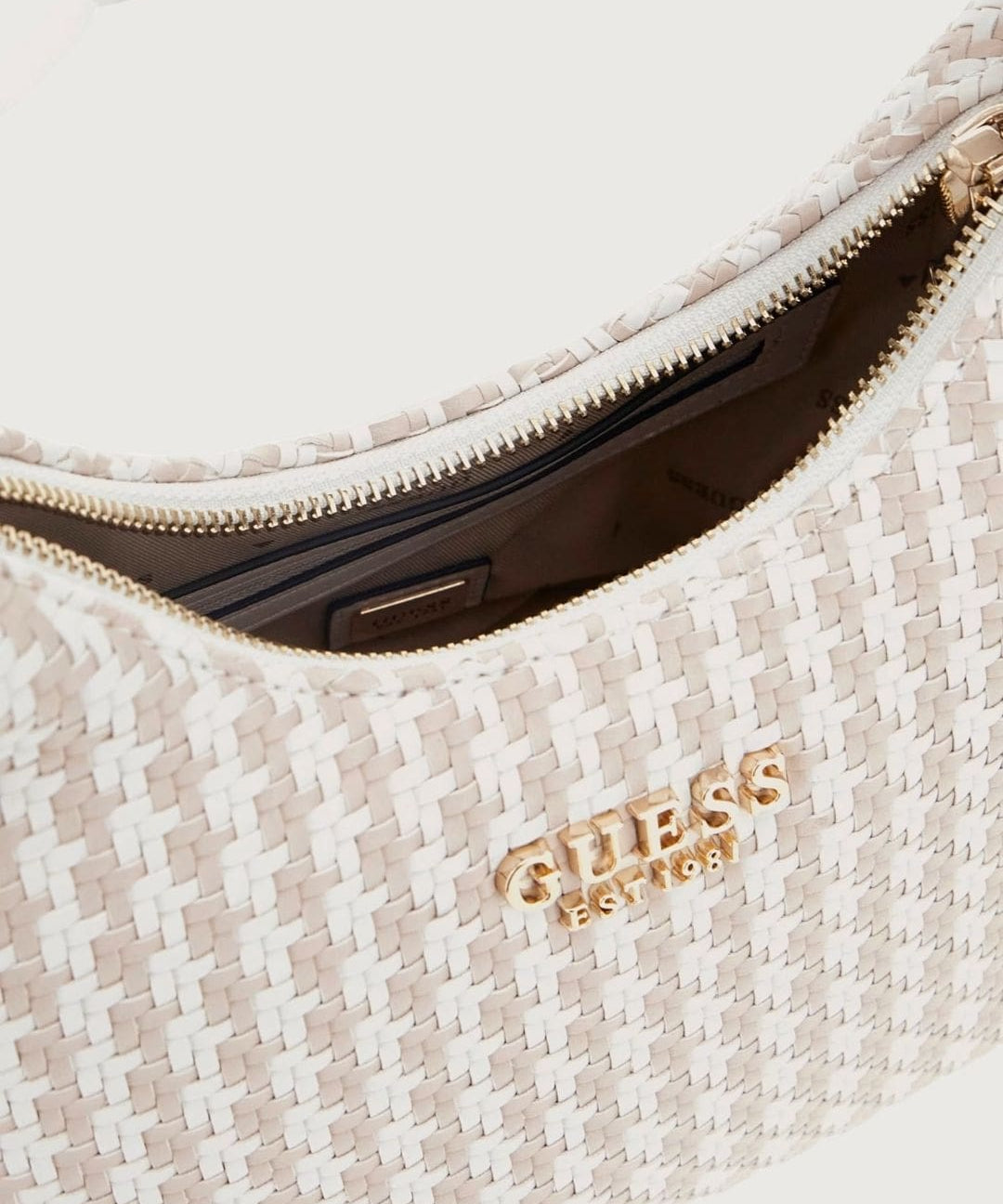 GUESS40509_4_-min.jpg