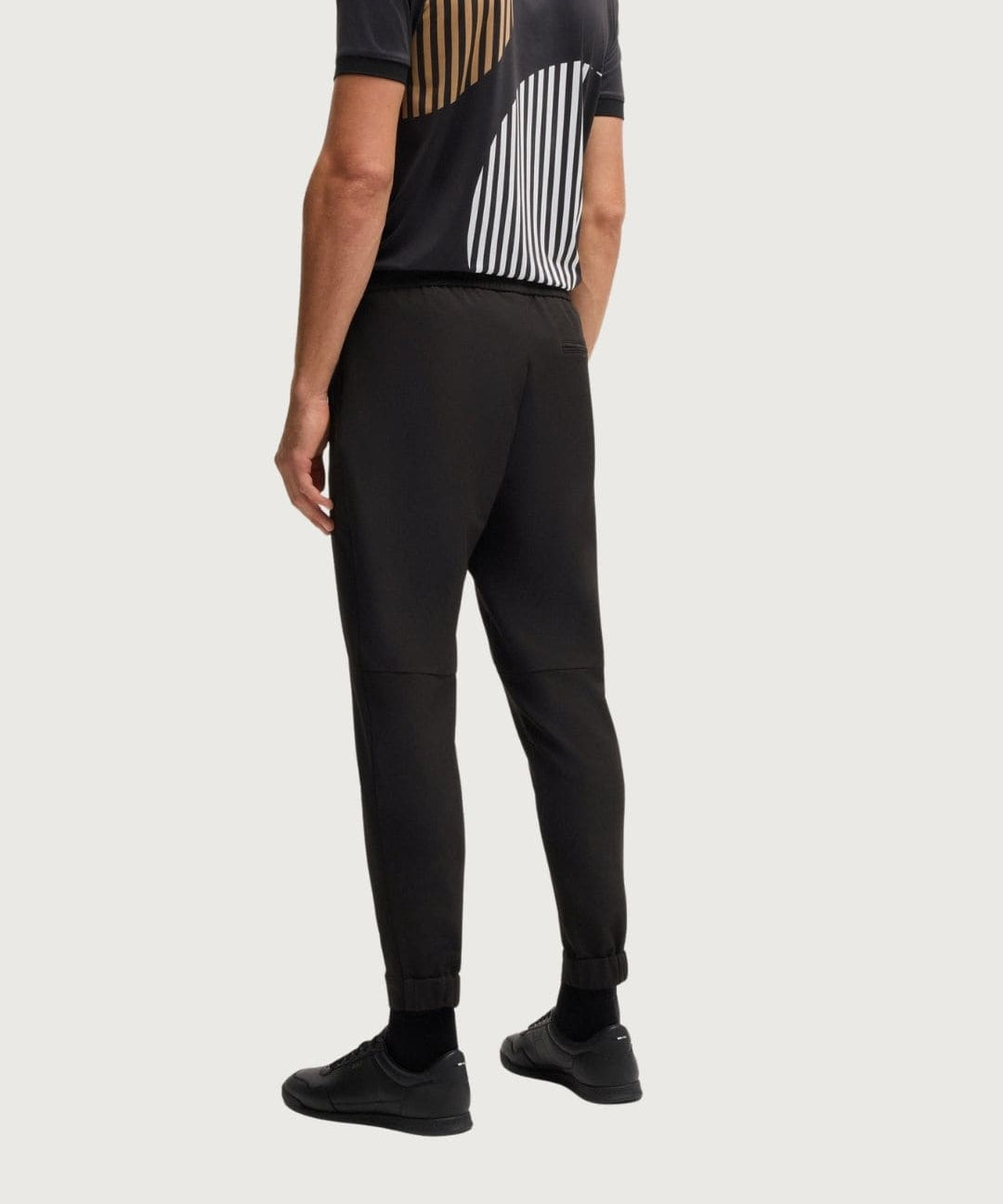 HUGOBOSS40210_3_-min.jpg