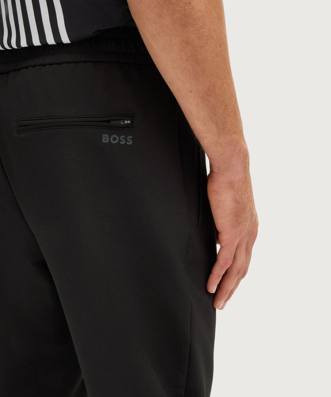 HUGOBOSS40210_4_-min.jpg
