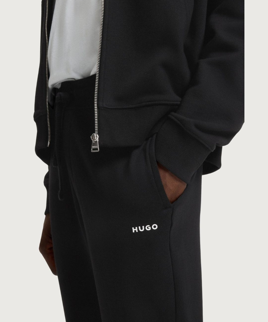 HUGOBOSS40383_2_-min.jpg