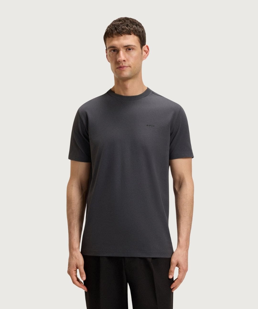HUGOBOSS40420_2_-min.jpg