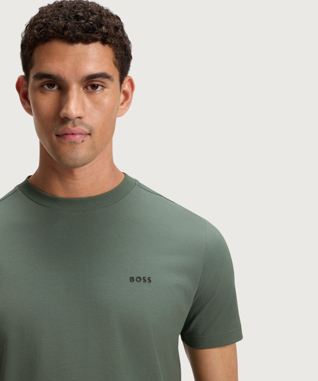 HUGOBOSS40422_3_-min.jpg