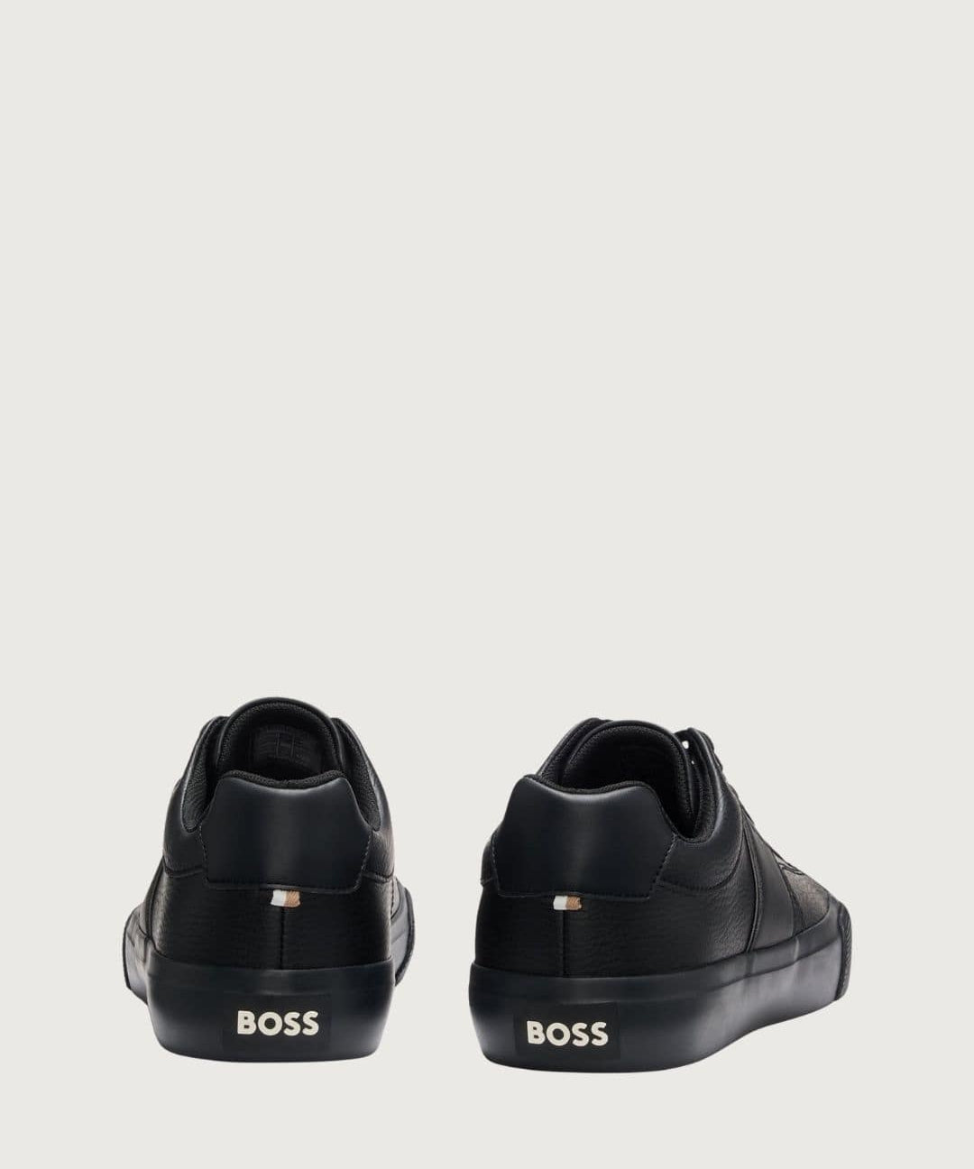 HUGOBOSS40451_3_-min.jpg