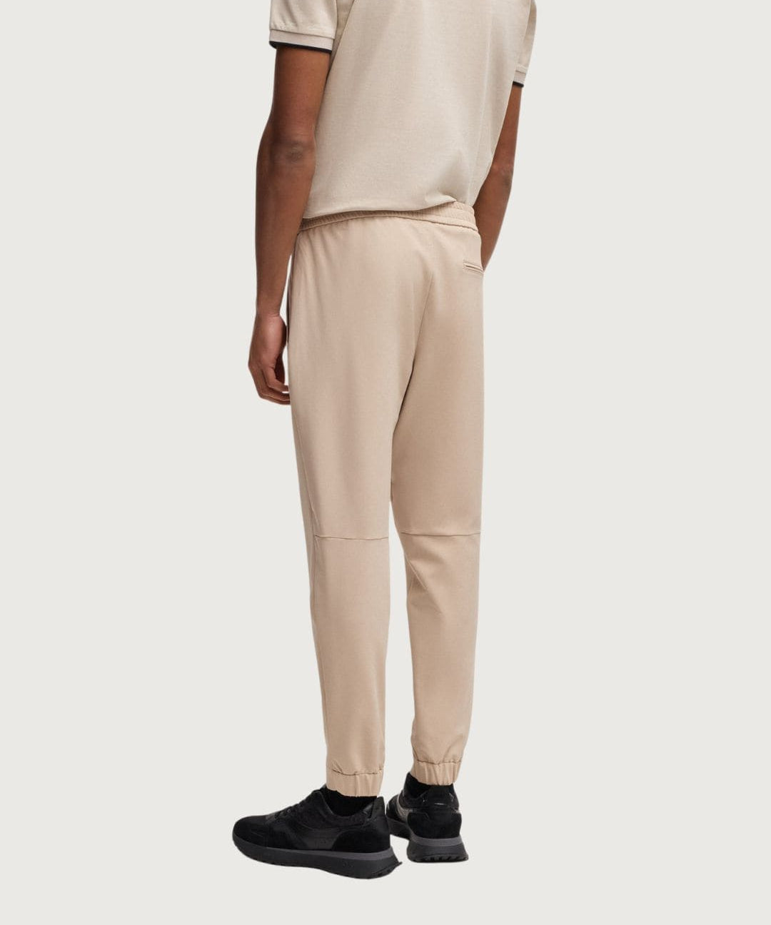 HugoBOSS39257_3_-min.jpg