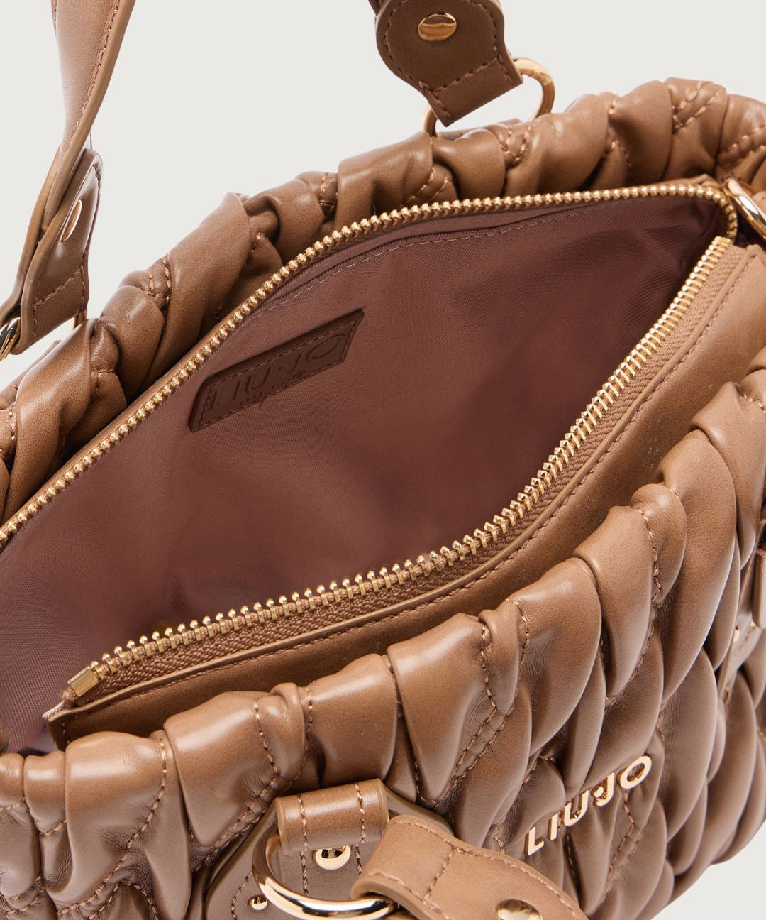 LIUJO41111_3_-min.jpg