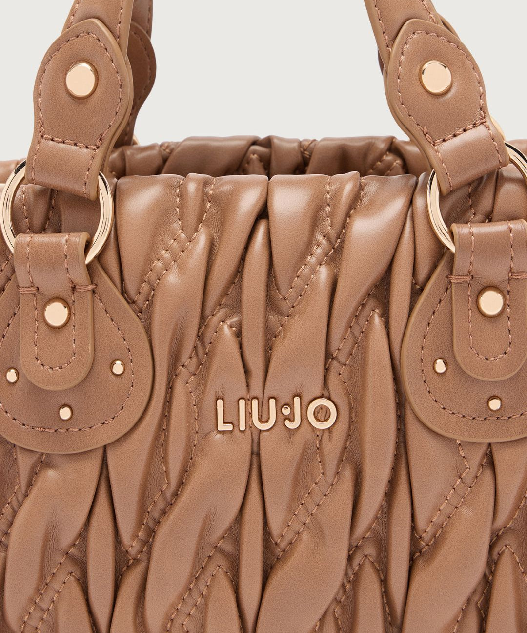 LIUJO41111_4_-min.jpg