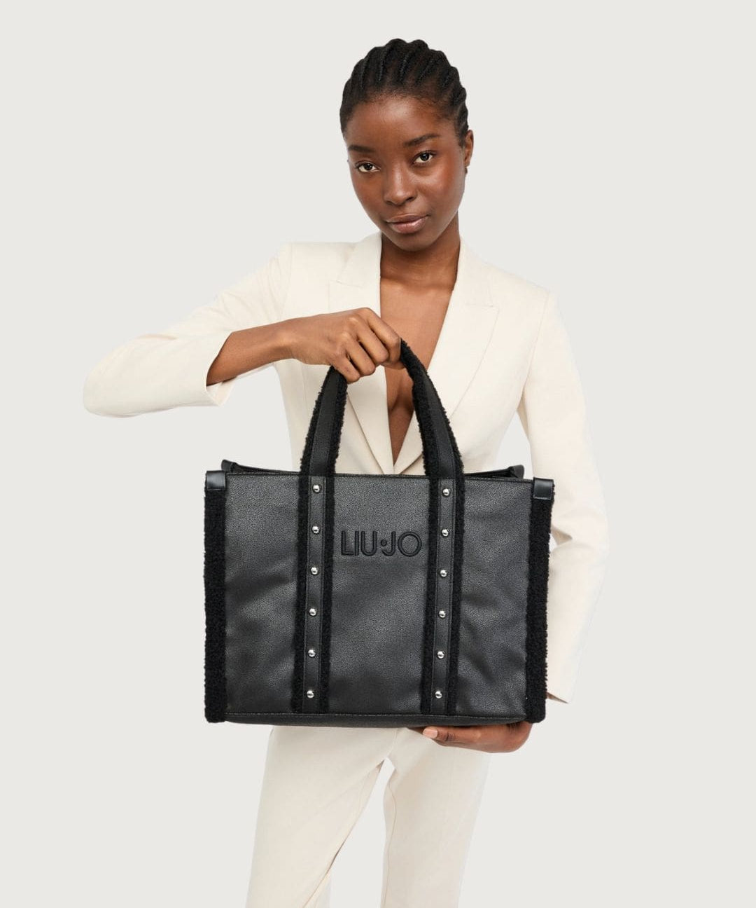 LIUJO41120-1.jpg