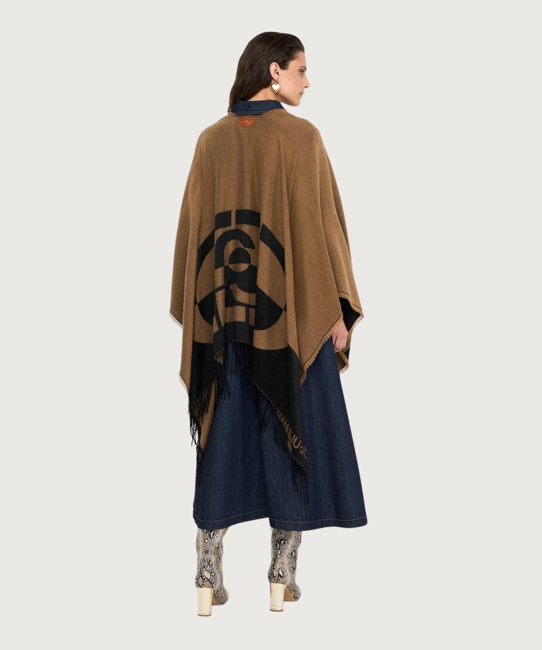 LIUJO41121_3_-min.jpg