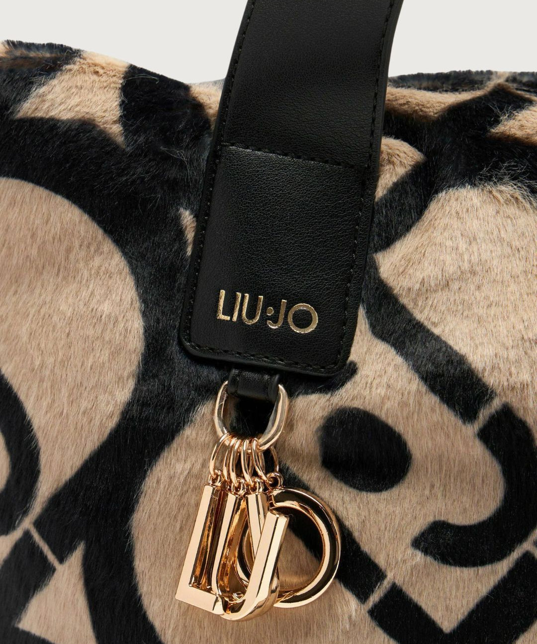 LIUJO41325_4_-min.jpg