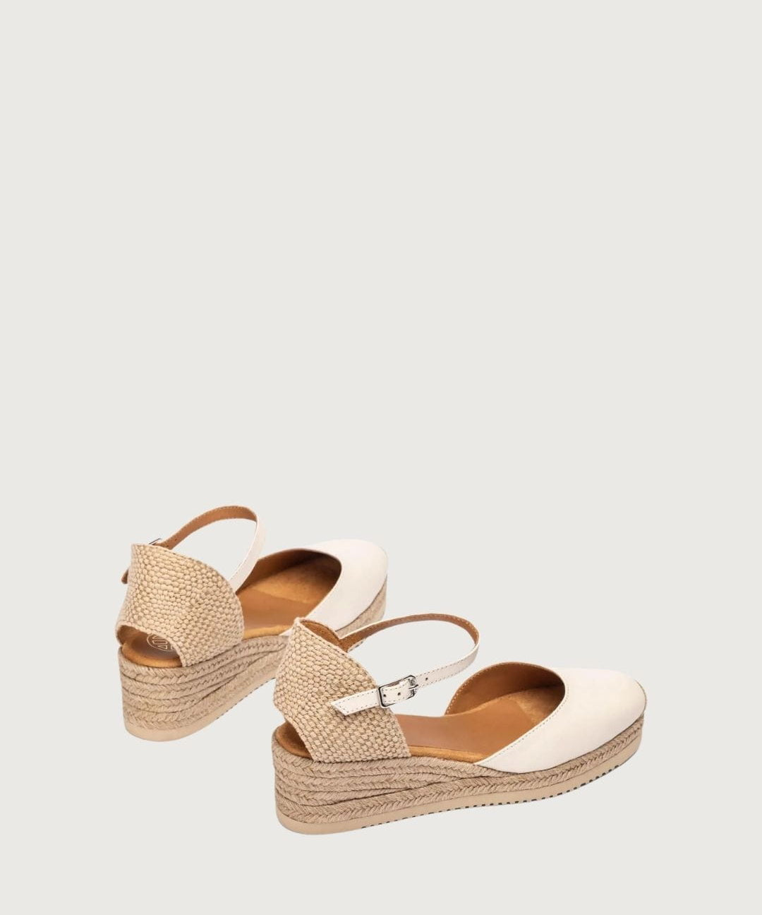 LonaUnisa42797_3.jpg