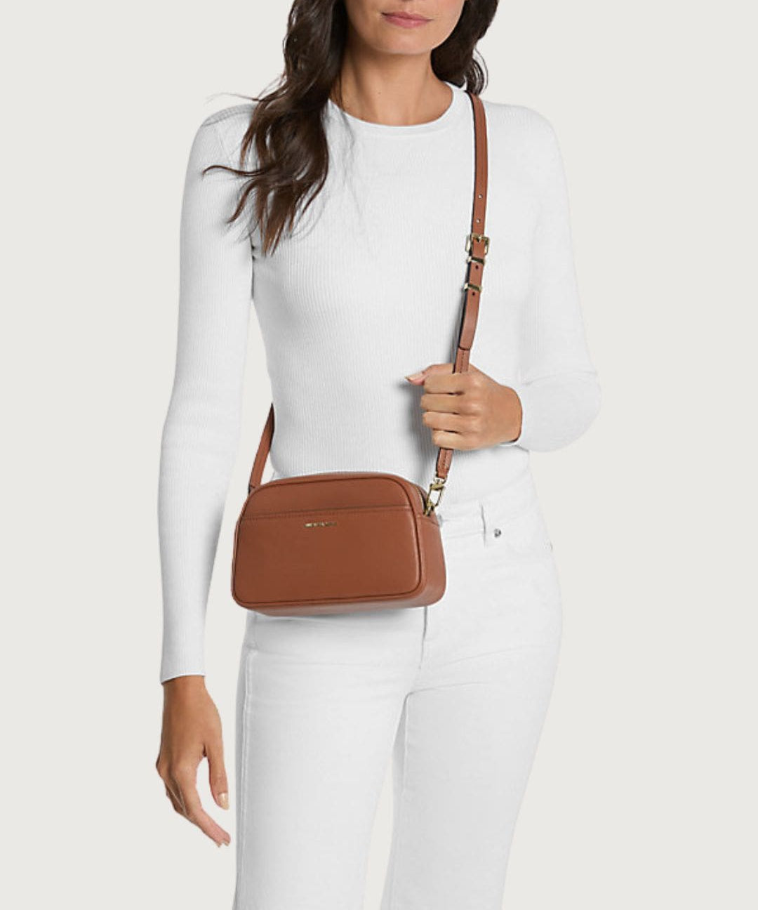 MICHAELKORS41208_3_-min_e701f1d0-dd01-4f35-8518-9d68f5f4a52f.jpg