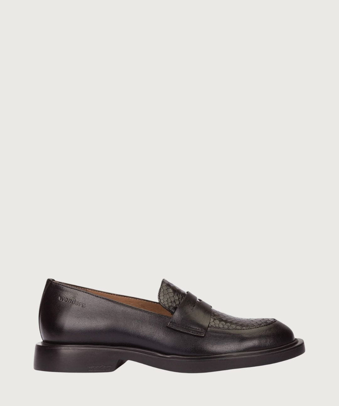 Mocasin_Wonders_44059_2.jpg