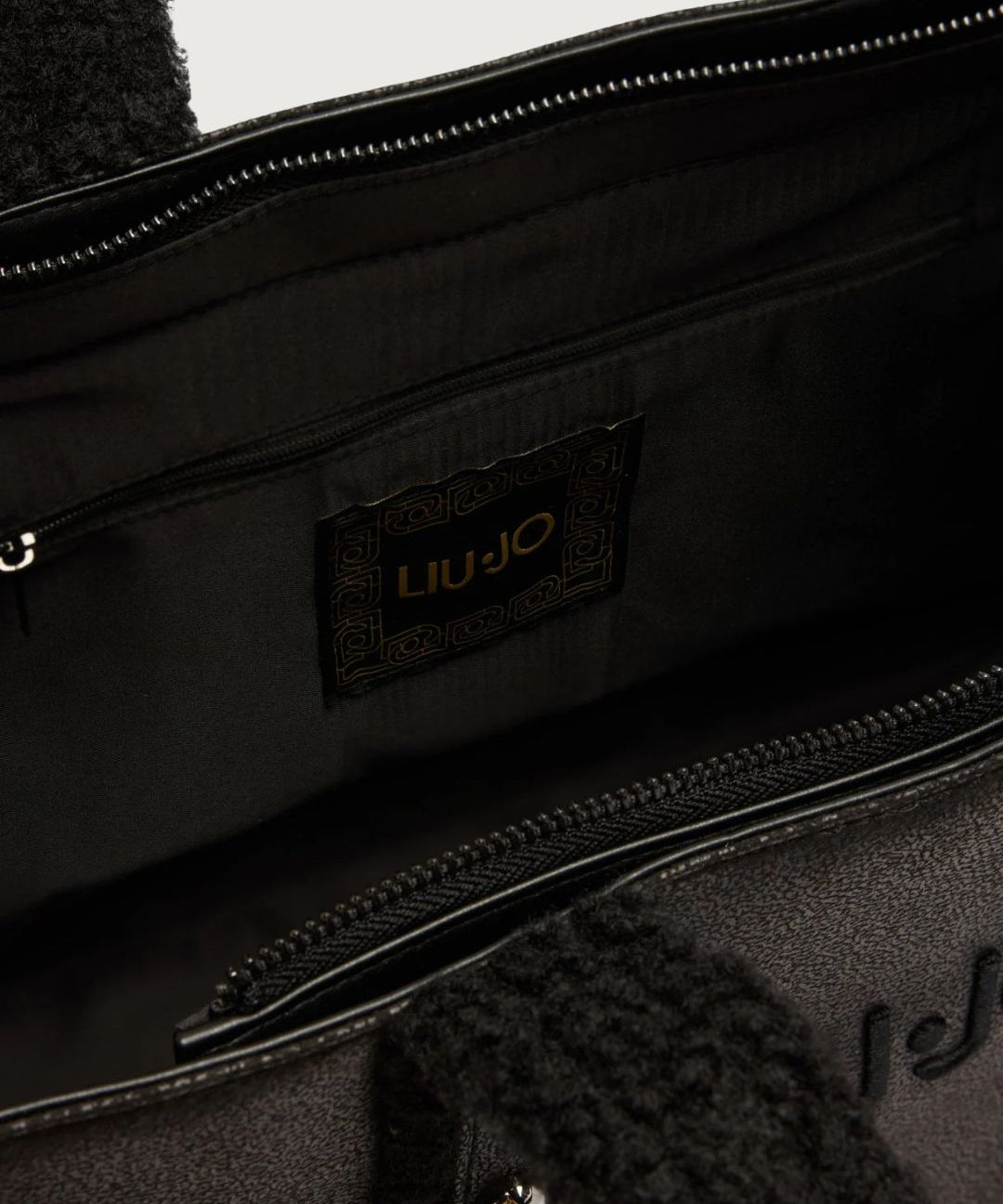 liujo41120_3_-min.jpg
